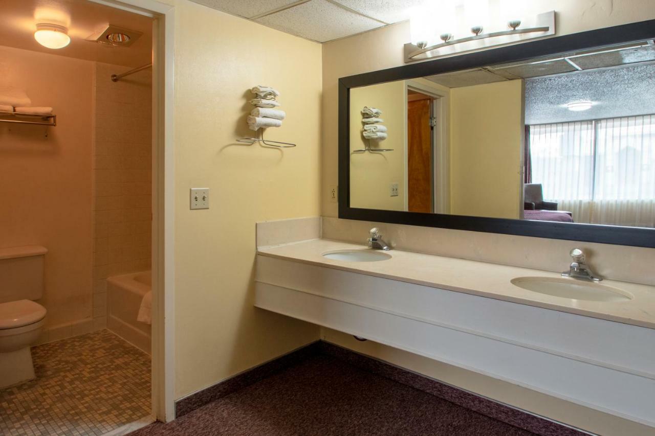 Econo Lodge Elko Downtown Area Екстер'єр фото
