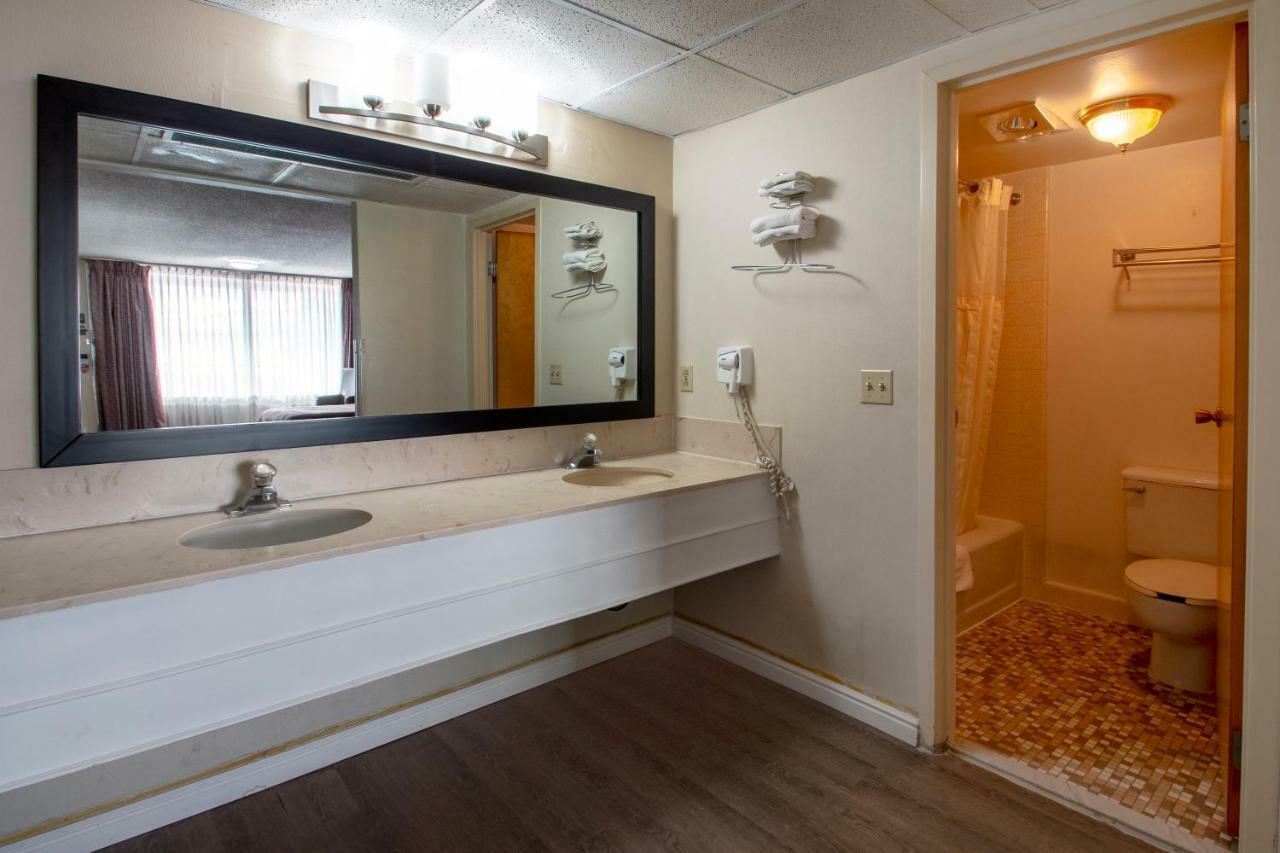 Econo Lodge Elko Downtown Area Екстер'єр фото